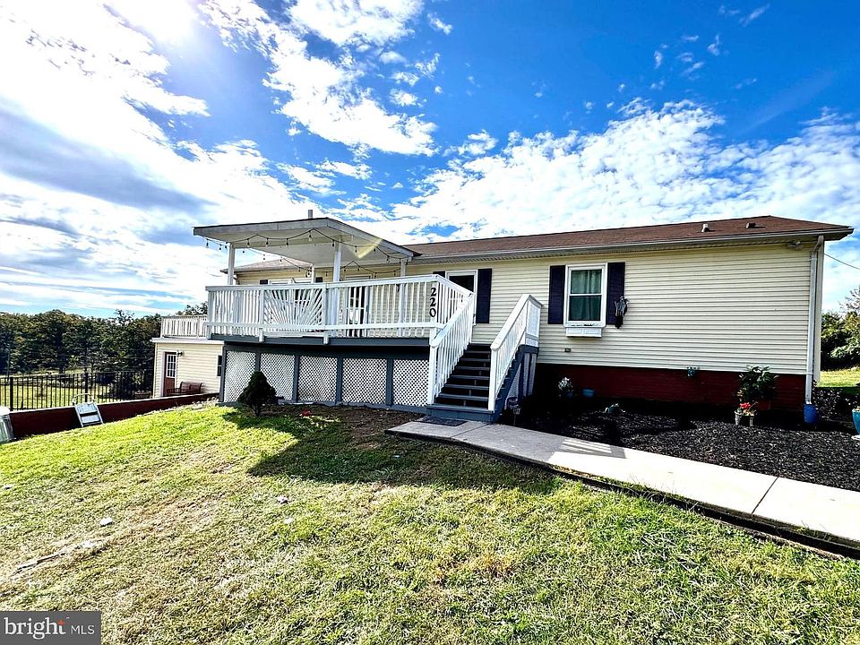 1st image of 220 Snappy Ln