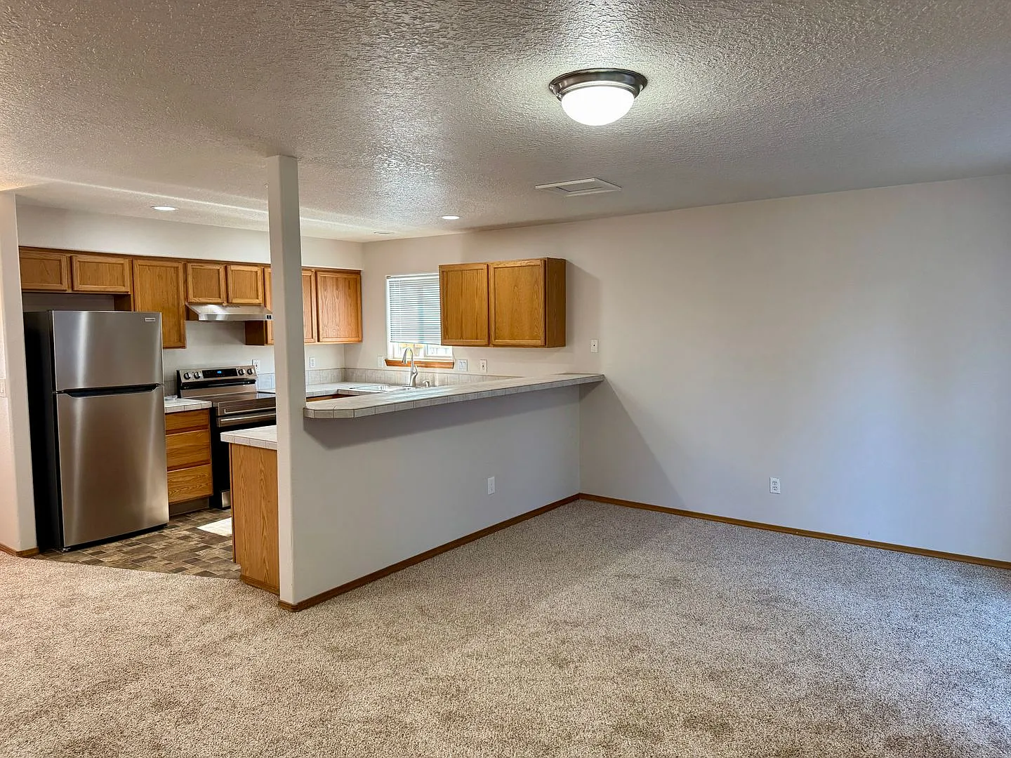 Super Crisp 3 Bedroom House, all new finishes throughout — Photo 4
