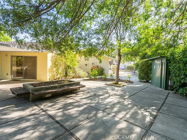 11761 Encino Ave — Photo 34