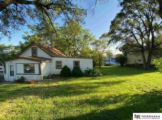 5912 N St, Omaha, NE 68117