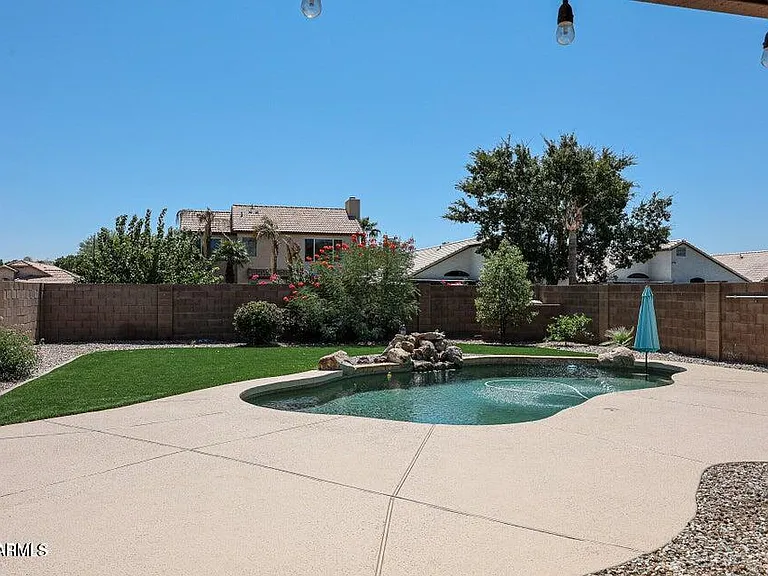 503 W Kelton Ln — Photo 3