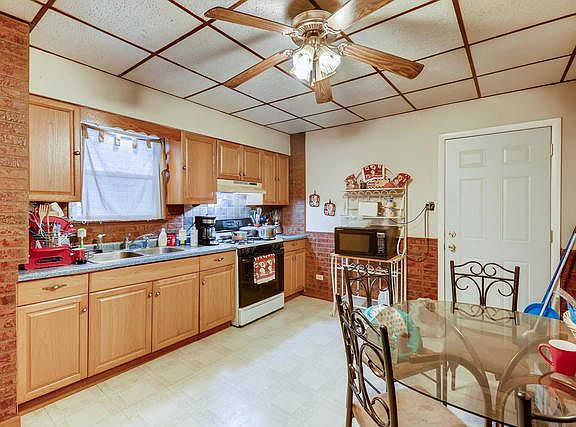 3rd image of 5638 N Kedvale Ave