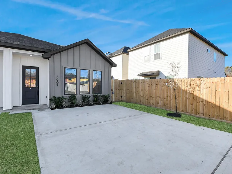 3907 Maggie St — Photo 3
