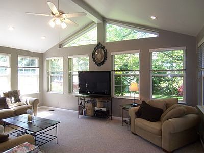 5th image of 1055 Willow Ln