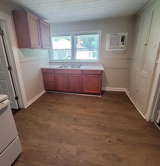 320 Amhurst Ave — Photo 6