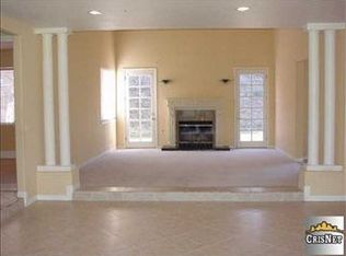 411 Whitegate Rd, Thousand Oaks, CA 91320