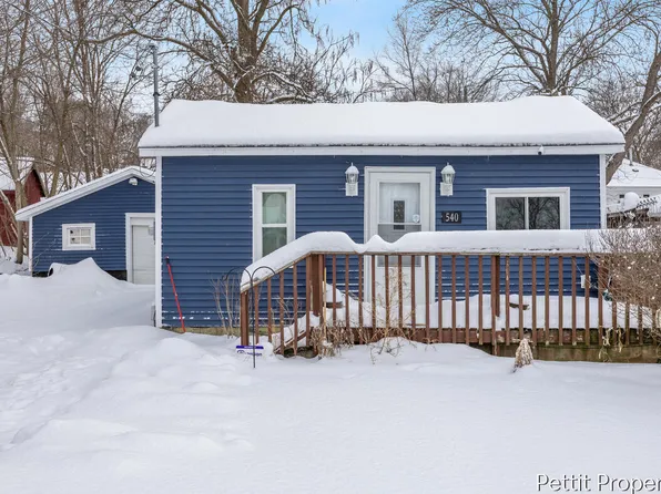 540 Nicholson St, Ionia, MI 48846