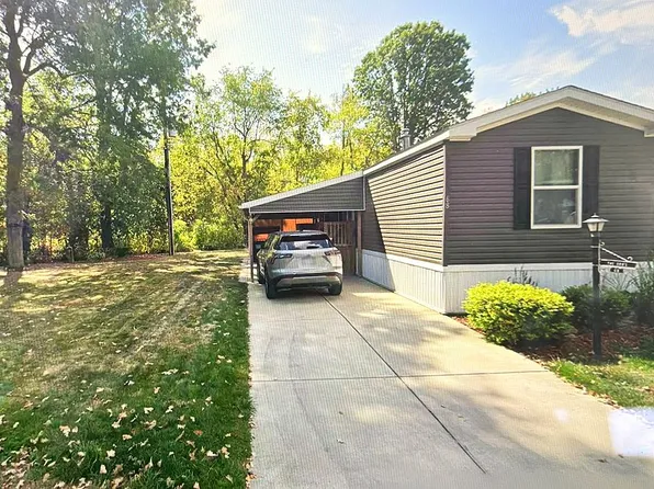 68 Xavier Rd, Clarence, NY 14031