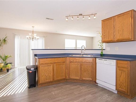 5th image of 411 Grabill Dr