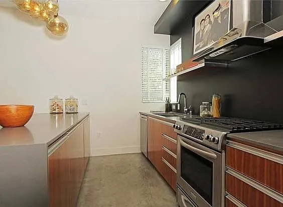 1137 Hacienda Pl #101 — Photo 6