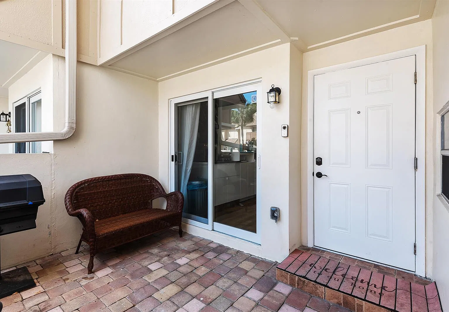 4 bed, 2020 sqft, $4,300 — Photo 3