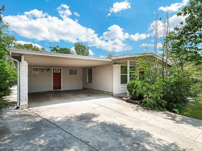35 Storeywood Dr — Photo 4