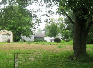 603 W 3rd St, Flora, IL 62839