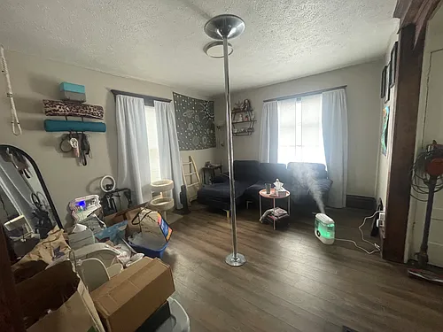 523 W Cedar St Photo 1
