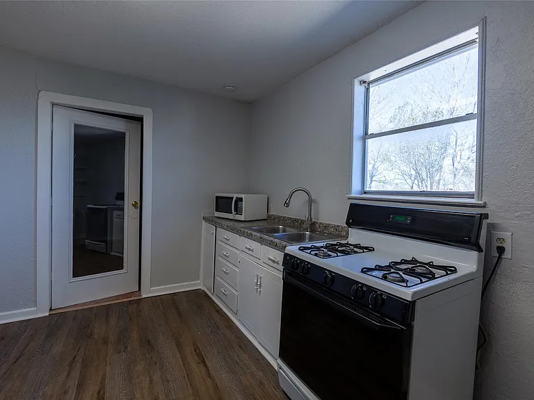 2304 Thrasher Ln #A — Photo 12