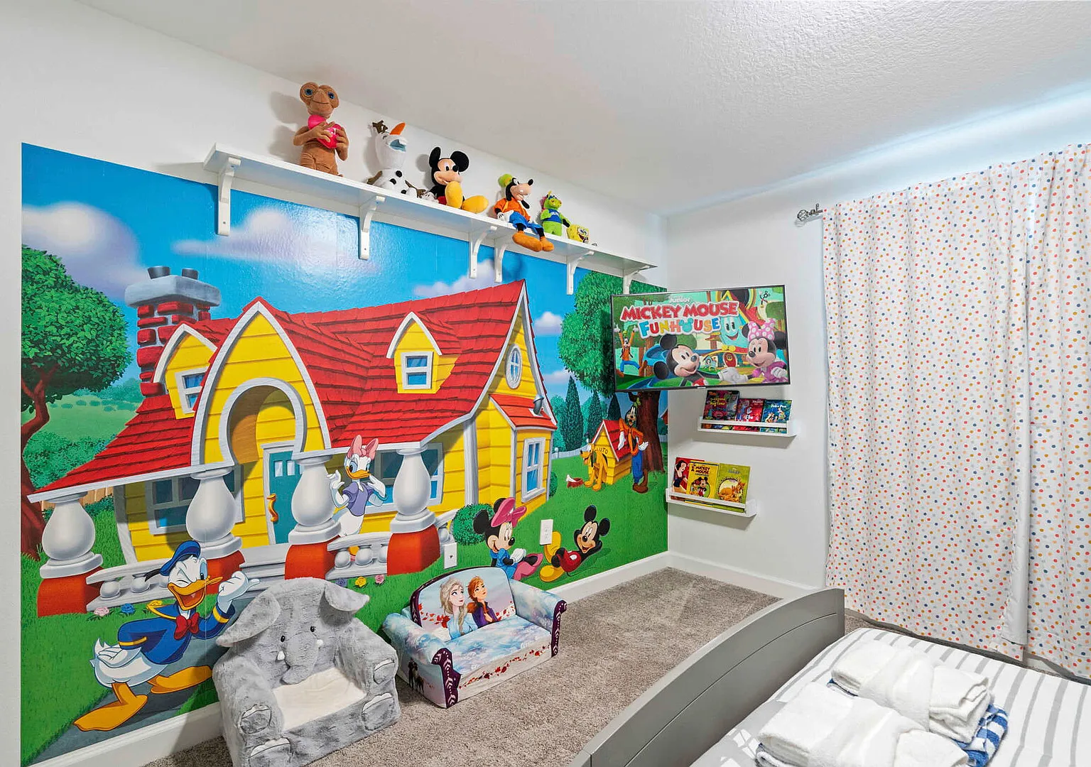 Magical Themed Home with Pool in Top Resort — Photo 4