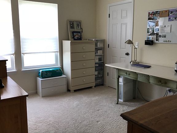 5th image of 348 Hawthorn Ln