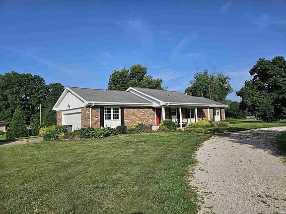 2nd image of 1643 Spruce Dr