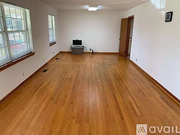 4th image of 3411 Myra Ave