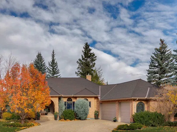 39 Baycrest Ct SW, Calgary, AB T2V 5K1
