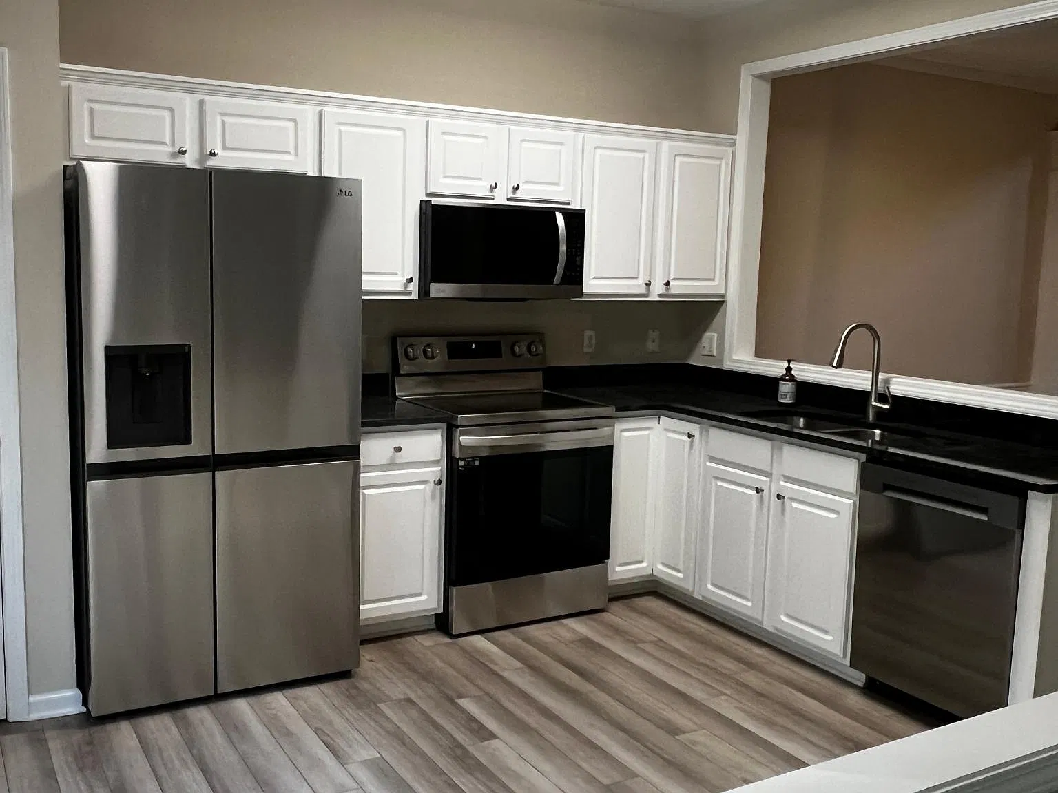 3 bed, 2.5 bath, 1568 sqft, $2,350 — Photo 4