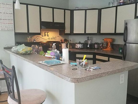 3rd image of 406 Babbling Brook Dr