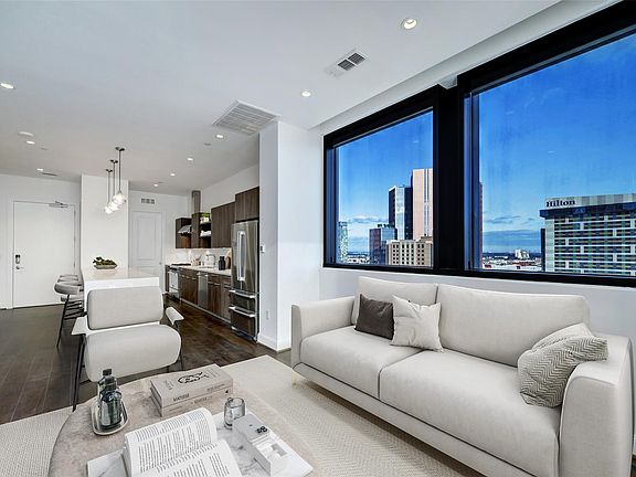 3rd image of 1211 Caroline St #1604