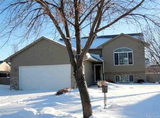 610 S Perry Ln, Harrisburg, SD 57032