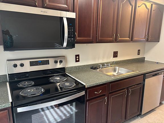 5th image of 64 Hawthorne Ct NE
