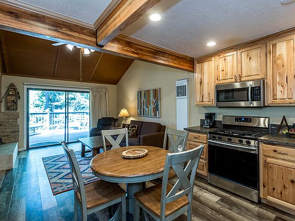 2nd image of 40810 Oakwoods Lane #105