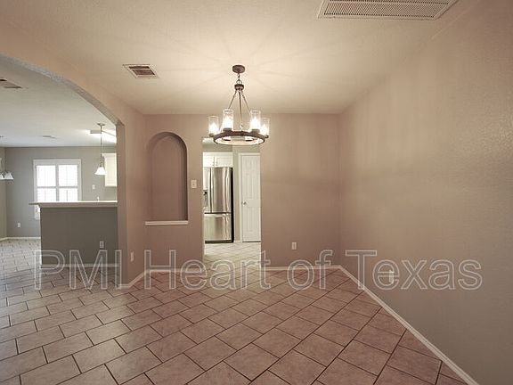 3rd image of 1600 Carriage Hills Trl