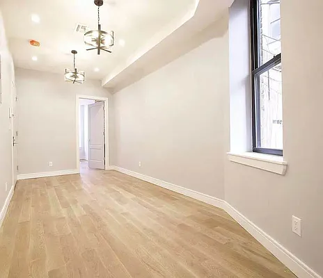 Rented by Tapiro Realty | media 12