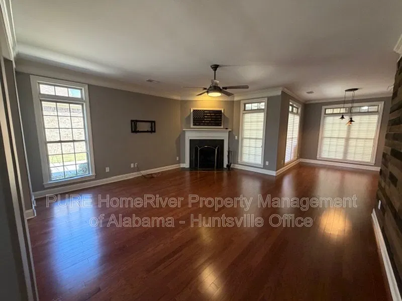 3 bed, 2.0 bath, 2118 sqft, $2,295 — Photo 2