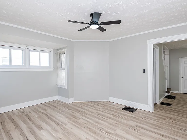 1420 Holly Ave — Photo 11