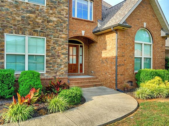 5th image of 1304 Twin View Dr