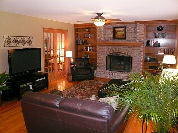 2nd image of 2492 Whitehall Ct