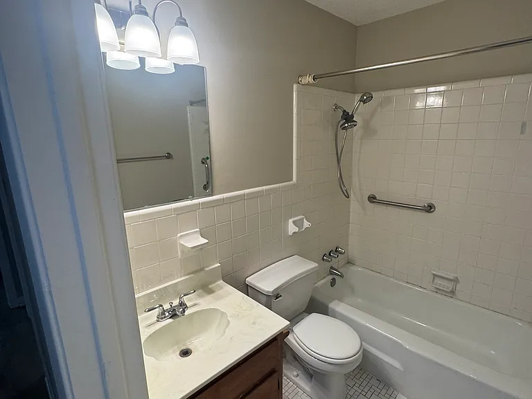 850 Hackberry Dr — Photo 4
