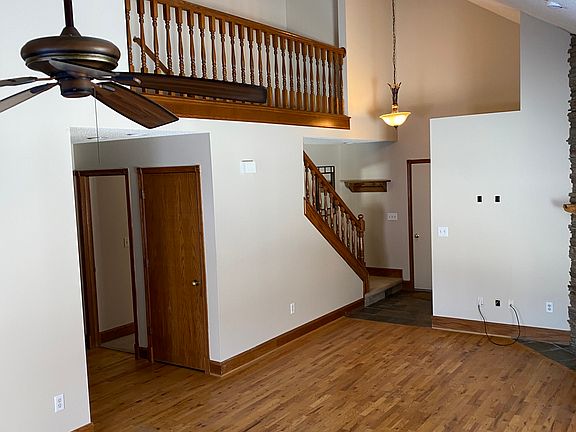 3rd image of 18903 Walnut Dr