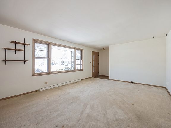 4th image of 946 Diane Ave