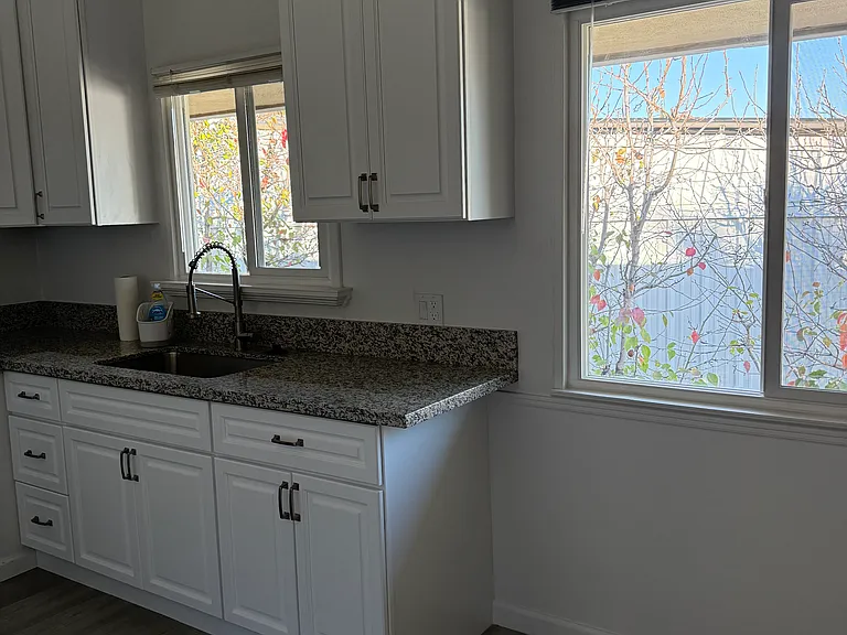 1727 E Villa St #4 — Photo 6