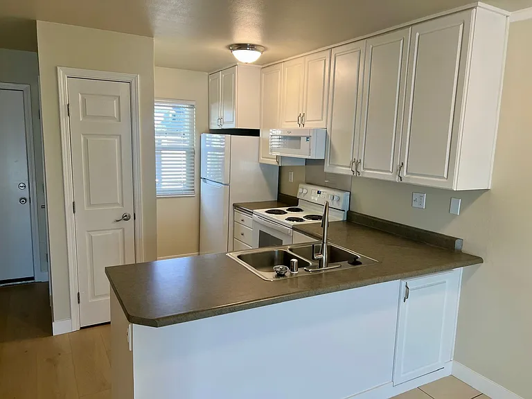 209 Stony Point Rd #E — Photo 6