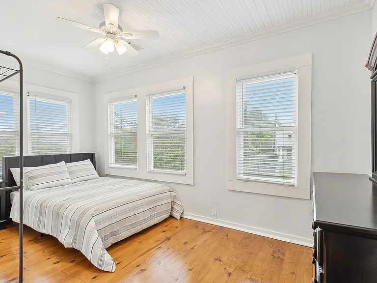 2211 Broadway St — Photo 11