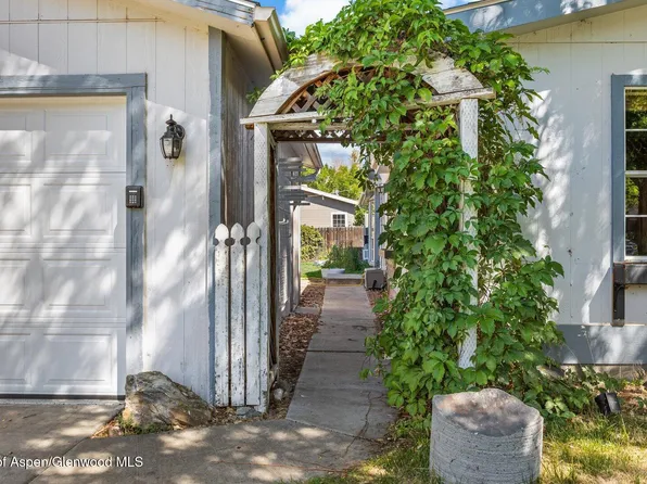 61 Cedar Cir, Parachute, CO 81635