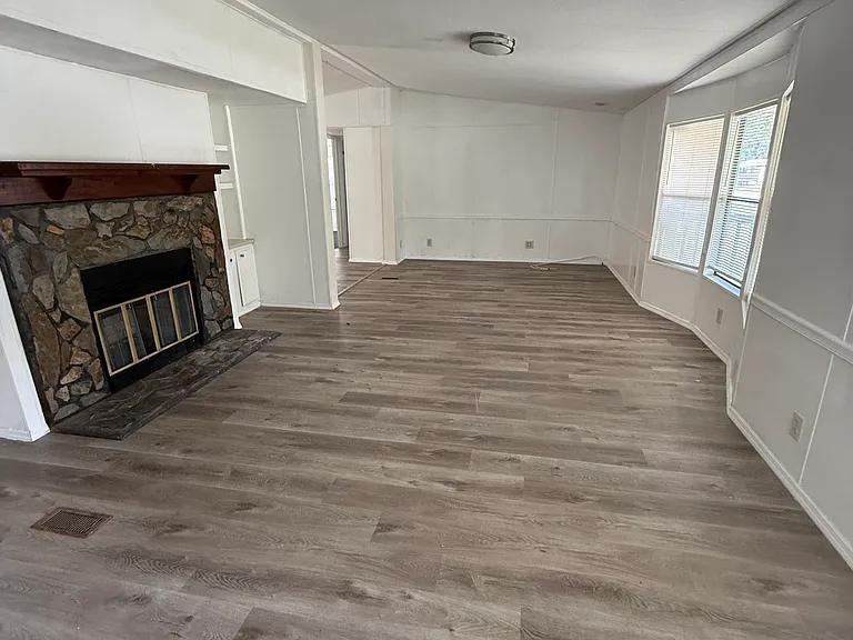 6122 Virgil Ln — Photo 2