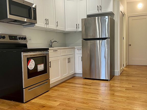3rd image of 878 Jefferson Ave APT 2L