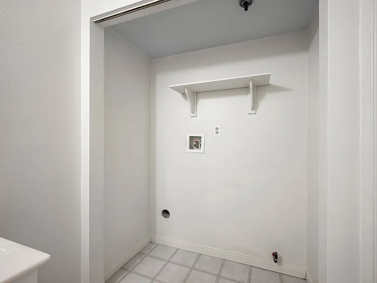 318 N Kenwood St #105 — Photo 13