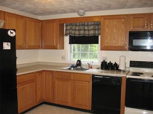 3rd image of 15 Brittany Ln