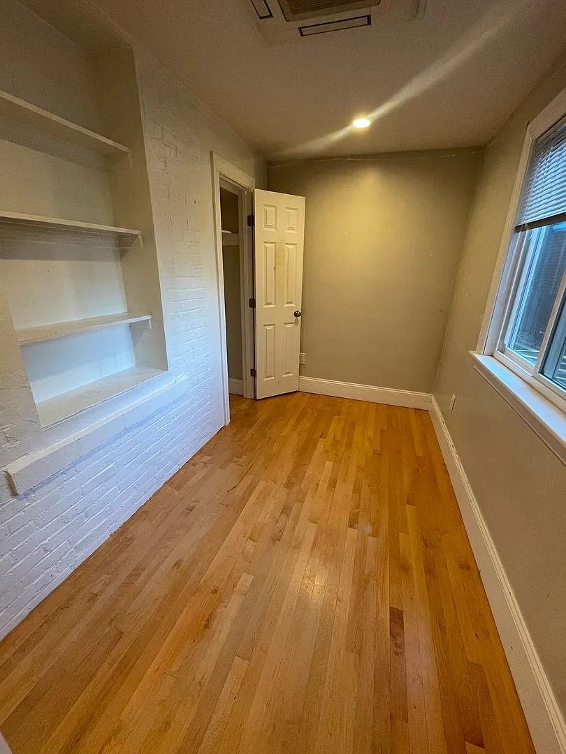 9/1- No Fee! Renovated 1.5BR in Allston near T, Mass Pike — Photo 4