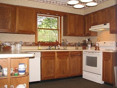 3rd image of 81 Academy St