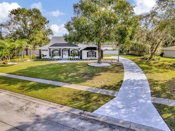 19223 Ridgelake Dr, Lutz, FL 33549